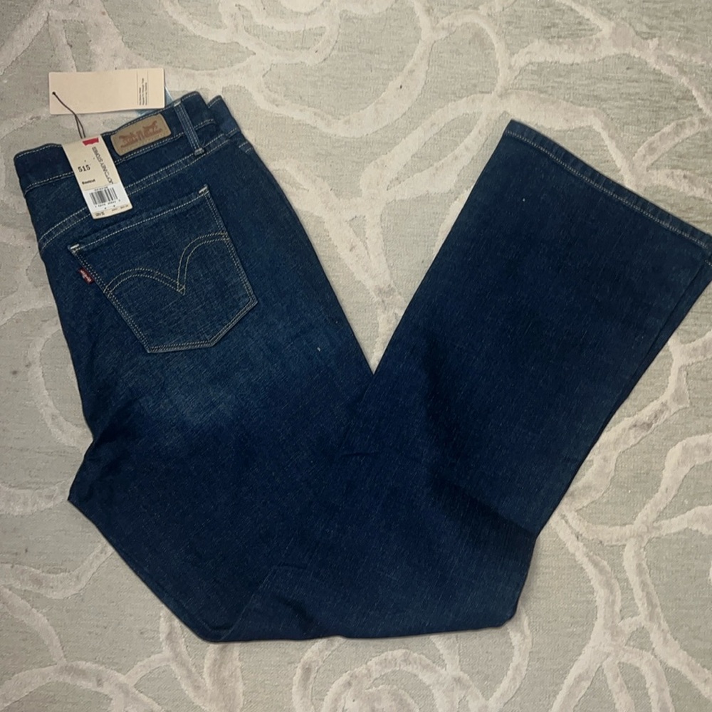 NWT🌷🌷LEVIS🌷515 bootcut denim jean